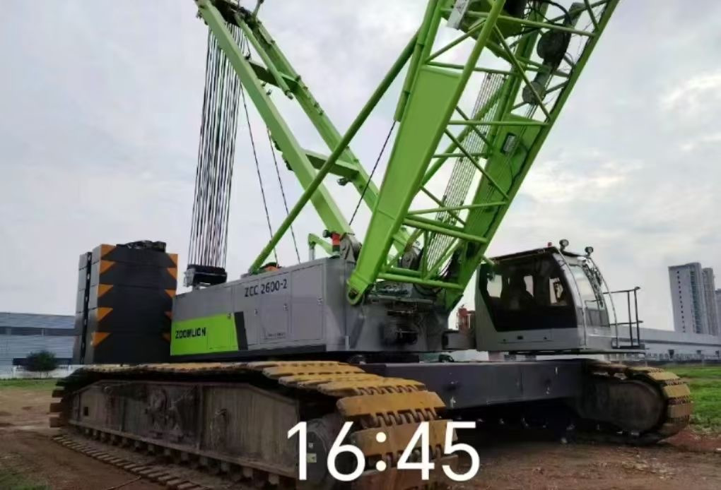 ZOOMLION ZCC260-2 - Grue sur chenilles: photos 1 ZOOMLION ZCC260-2 - Grue sur chenilles: photos 1