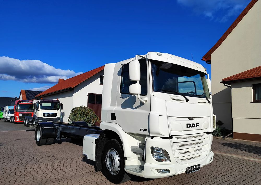 DAF CF 300 4X2 18T EURO 6 SILNIK 11L RAMA DO ZABUDOWY 176 TYS KM - Châssis cabine: photos 3 DAF CF 300 4X2 18T EURO 6 SILNIK 11L RAMA DO ZABUDOWY 176 TYS KM - Châssis cabine: photos 3