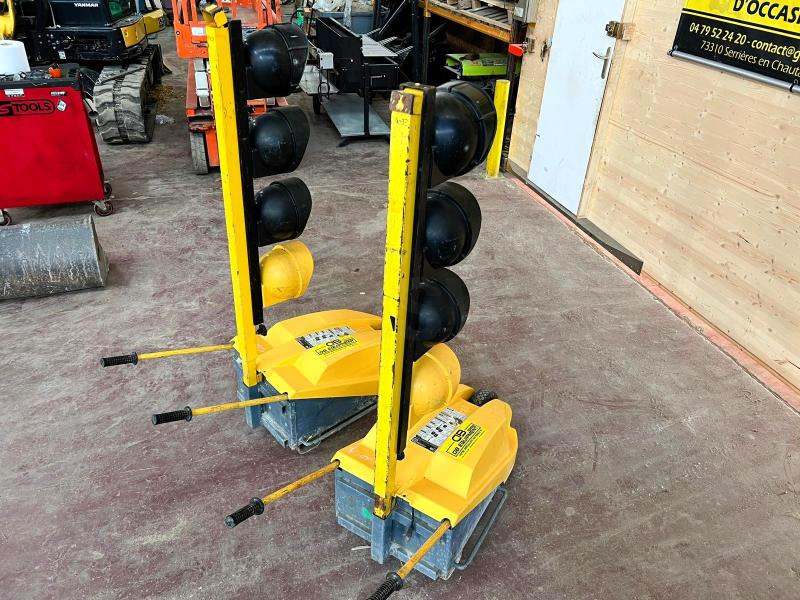FEUX DE CHANTIER TRICOLORES TTS TEMPO AVEC TELECOMMANDE D'OCCASION - Matériel de chantier: photos 5 FEUX DE CHANTIER TRICOLORES TTS TEMPO AVEC TELECOMMANDE D'OCCASION - Matériel de chantier: photos 5