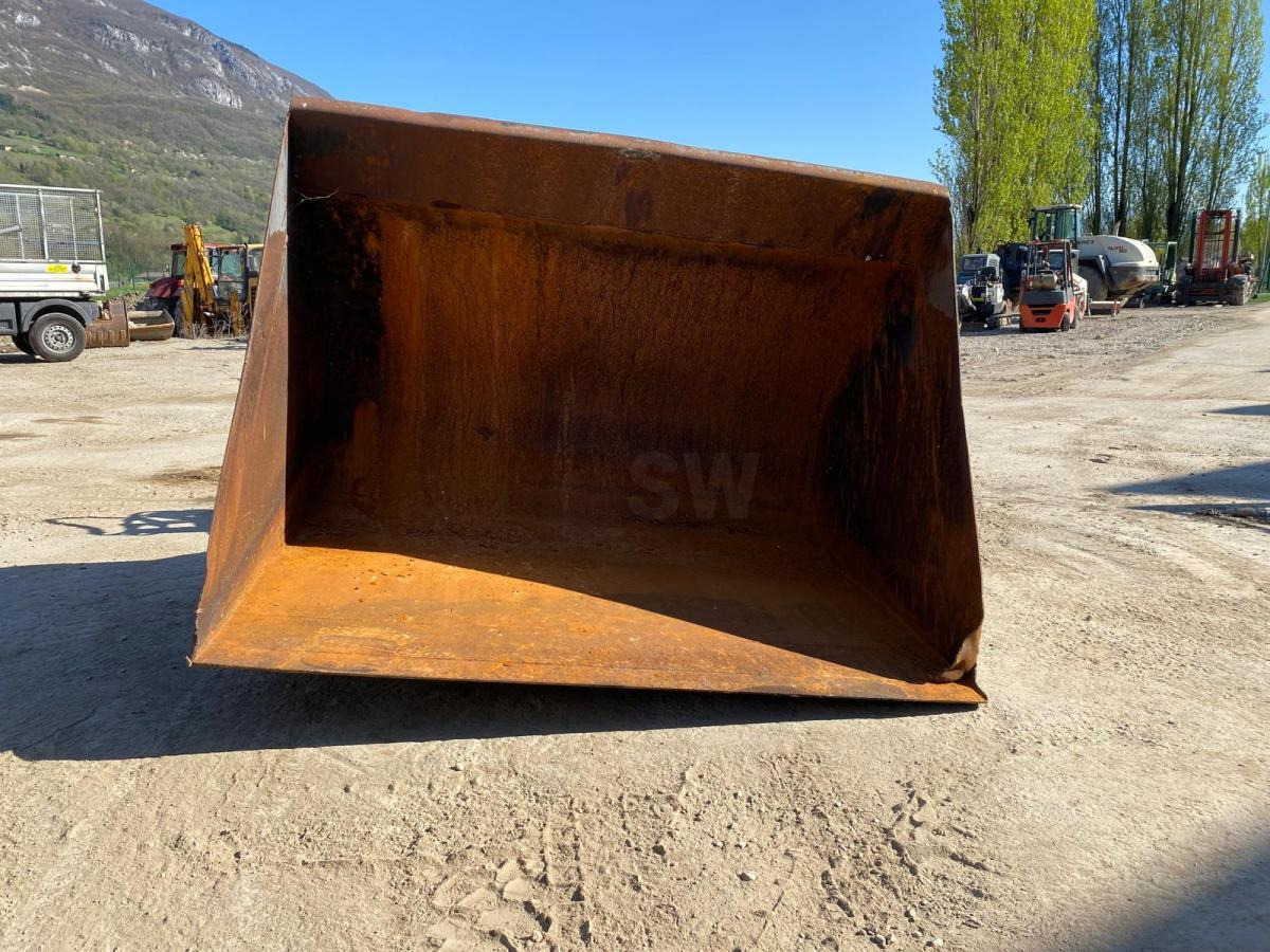 GODET CHARGEUR POUR CHARIOT ELEVATEUR - Godet pour chargeur: photos 2 GODET CHARGEUR POUR CHARIOT ELEVATEUR - Godet pour chargeur: photos 2