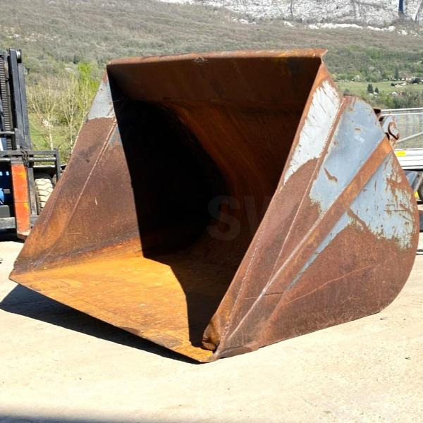 GODET CHARGEUR POUR CHARIOT ELEVATEUR - Godet pour chargeur: photos 1 GODET CHARGEUR POUR CHARIOT ELEVATEUR - Godet pour chargeur: photos 1