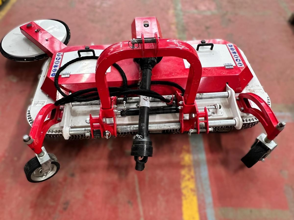 Giemme FMU180 Tondeuse portée attache 3 points pour tracteur - Broyeur à axe horizontal: photos 3 Giemme FMU180 Tondeuse portée attache 3 points pour tracteur - Broyeur à axe horizontal: photos 3