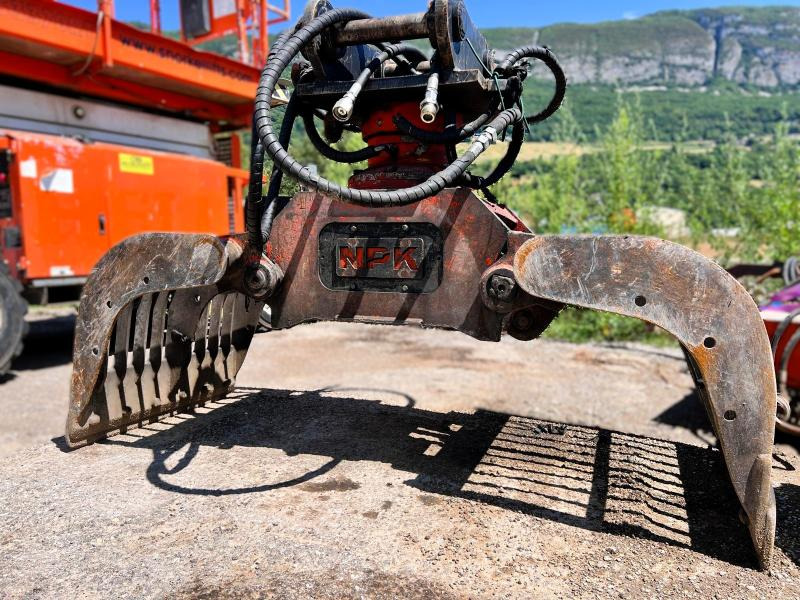 NPK DG-14 Pince de tri pour pelle de 8 à 15T - Grappin pour Engins de chantier: photos 2 NPK DG-14 Pince de tri pour pelle de 8 à 15T - Grappin pour Engins de chantier: photos 2