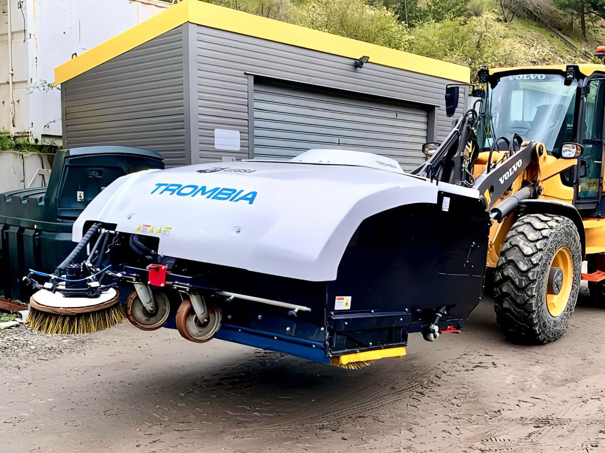 TROMBIA Balayeuse 220 - Brosse: photos 2 TROMBIA Balayeuse 220 - Brosse: photos 2