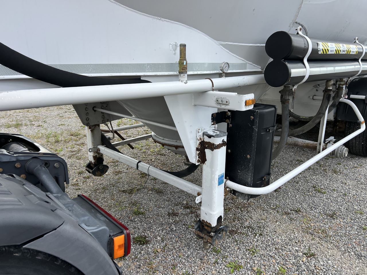 SPITZER S27DR-F010 - Citerne pulvérulente: photos 4 SPITZER S27DR-F010 - Citerne pulvérulente: photos 4