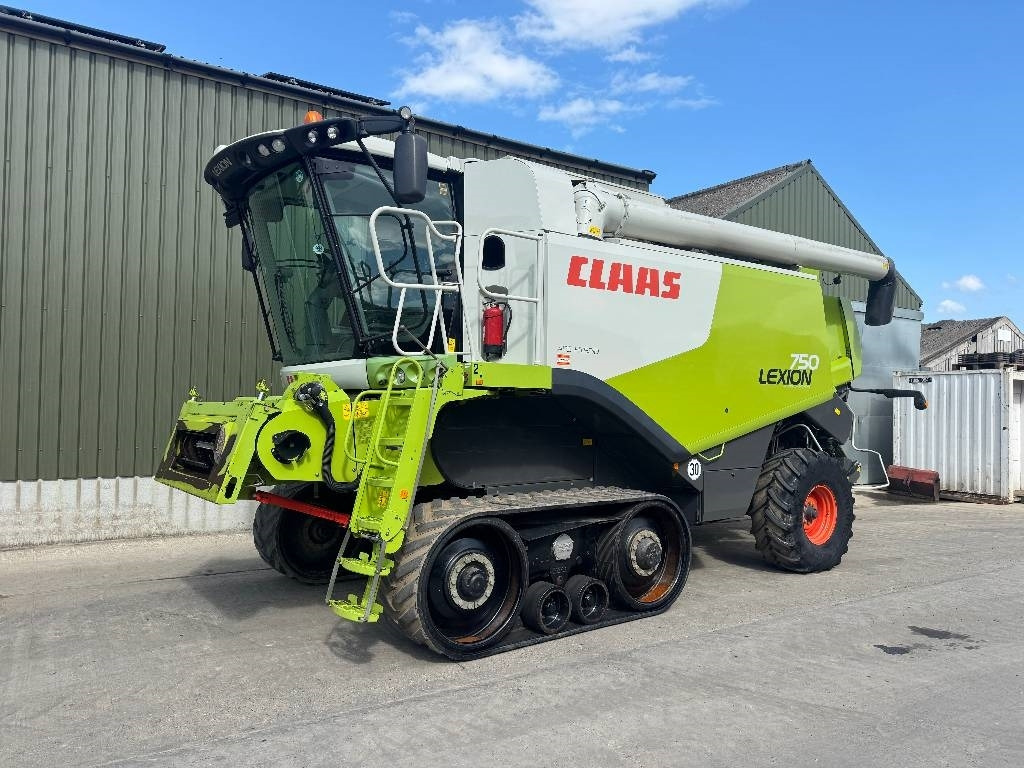 Claas Lexion 750TT APS Hybrid c/w V900 Header - Moissonneuse-batteuse: photos 1 Claas Lexion 750TT APS Hybrid c/w V900 Header - Moissonneuse-batteuse: photos 1