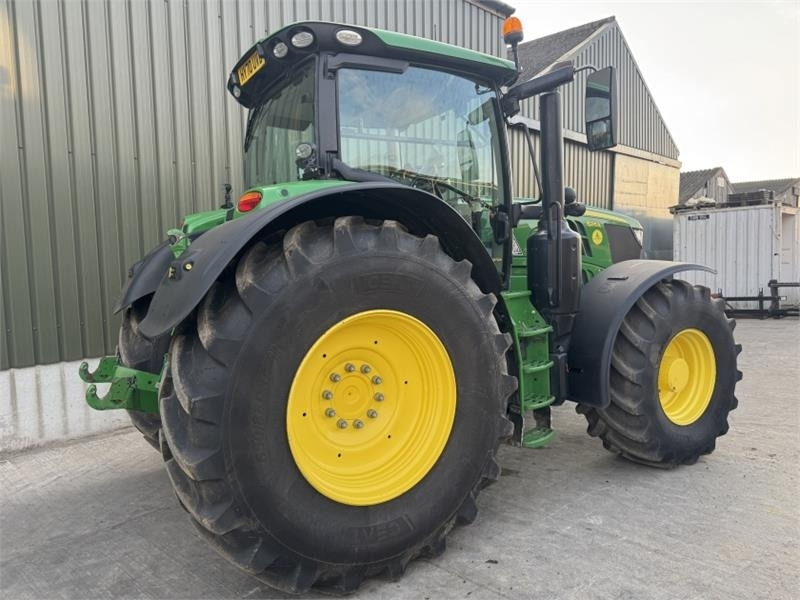 John Deere 6215R Command Pro **Ultimate Edition**Front PTO**V  - Tracteur agricole: photos 4 John Deere 6215R Command Pro **Ultimate Edition**Front PTO**V  - Tracteur agricole: photos 4