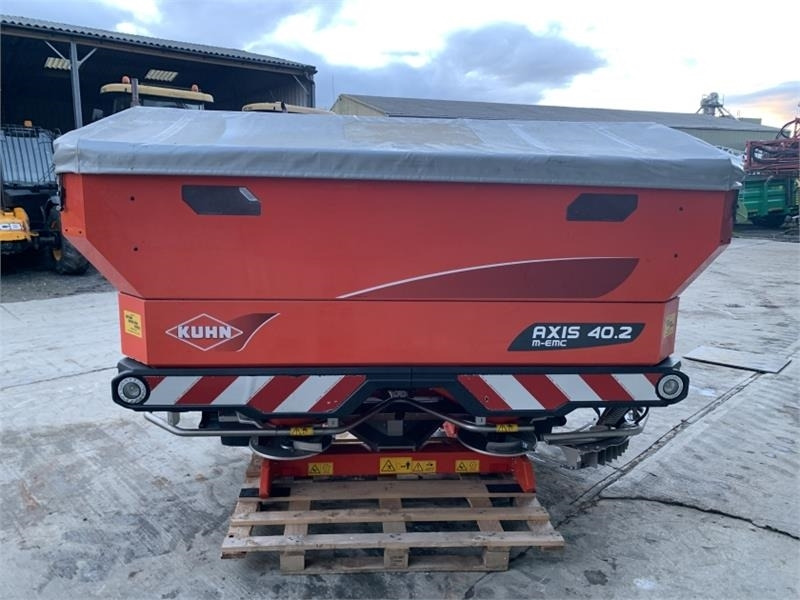 Kuhn Kuhn Axis 40.2 M-EMC Fert Spreader - Distributeur d'engrais: photos 4 Kuhn Kuhn Axis 40.2 M-EMC Fert Spreader - Distributeur d'engrais: photos 4