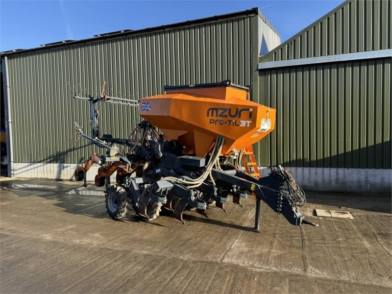 Mzuri Mzuri Pro-Til 3T **Grain and Fert** - Combiné de semis: photos 1 Mzuri Mzuri Pro-Til 3T **Grain and Fert** - Combiné de semis: photos 1