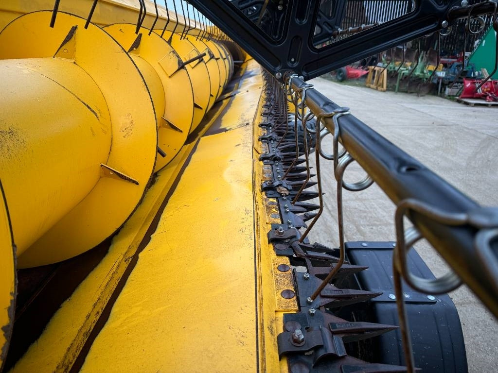 New Holland 41 FT Vari-Feed Header - Accessoire de matériels de récolte: photos 5 New Holland 41 FT Vari-Feed Header - Accessoire de matériels de récolte: photos 5