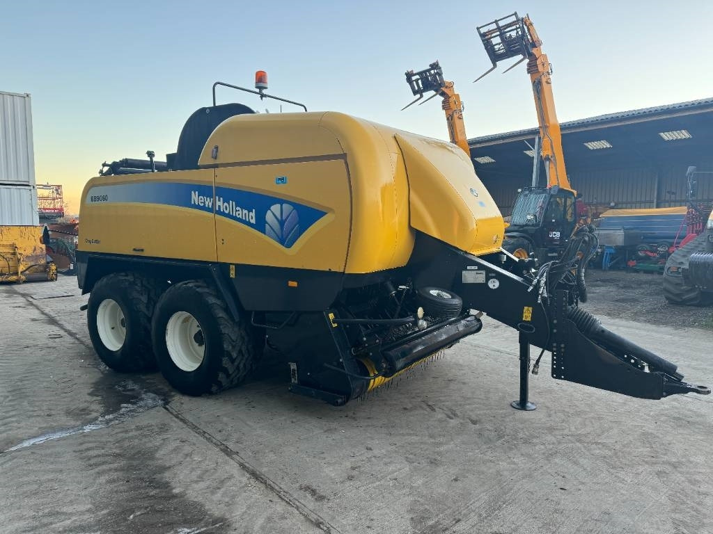 New Holland BB 9060 - Presse à balles cubiques: photos 3 New Holland BB 9060 - Presse à balles cubiques: photos 3