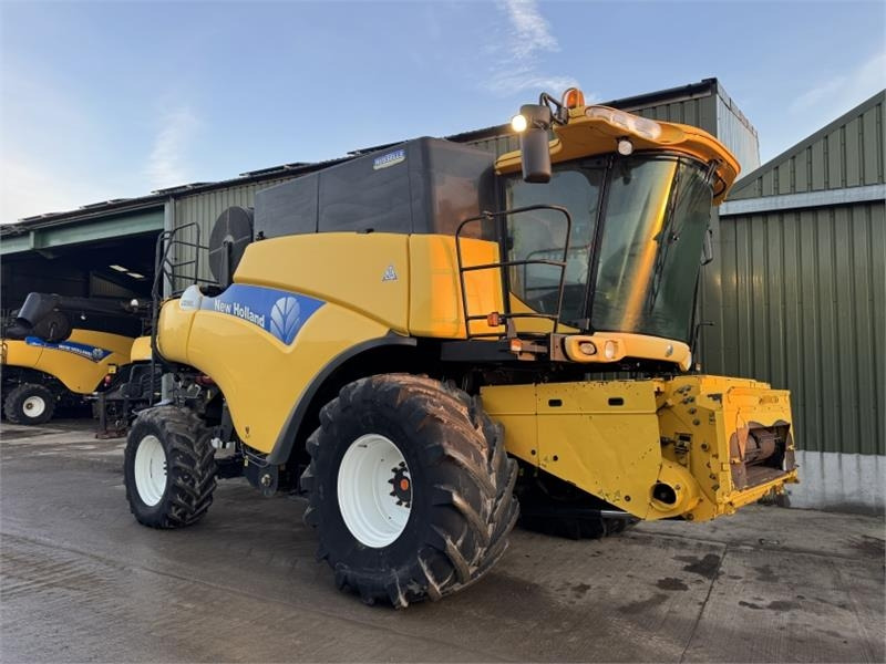 New Holland CR 980 c/w 30ft Varifeed Header - Accessoire de matériels de récolte: photos 3 New Holland CR 980 c/w 30ft Varifeed Header - Accessoire de matériels de récolte: photos 3