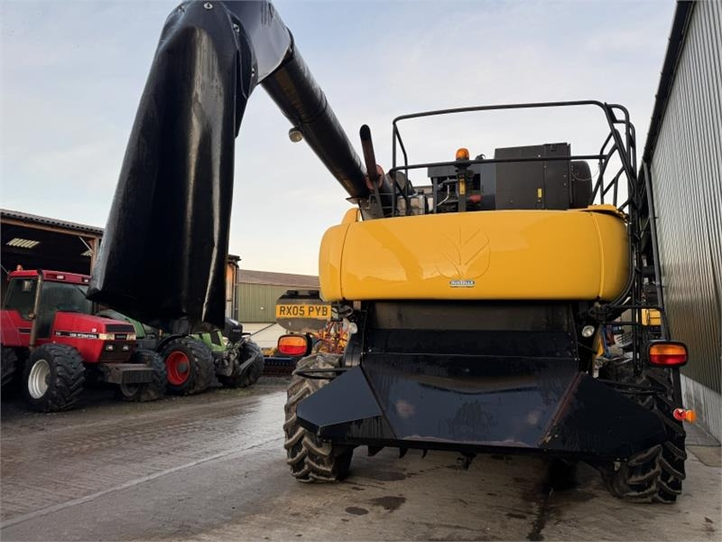 New Holland CR 980 c/w 30ft Varifeed Header - Accessoire de matériels de récolte: photos 5 New Holland CR 980 c/w 30ft Varifeed Header - Accessoire de matériels de récolte: photos 5