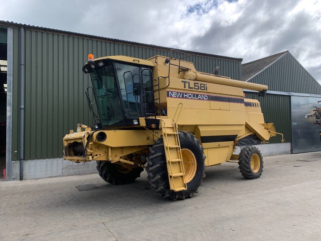 New Holland TL58i Combine - Moissonneuse-batteuse: photos 1 New Holland TL58i Combine - Moissonneuse-batteuse: photos 1