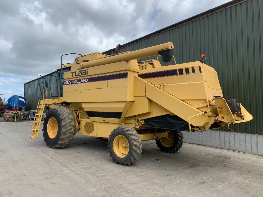 New Holland TL58i Combine - Moissonneuse-batteuse: photos 3 New Holland TL58i Combine - Moissonneuse-batteuse: photos 3