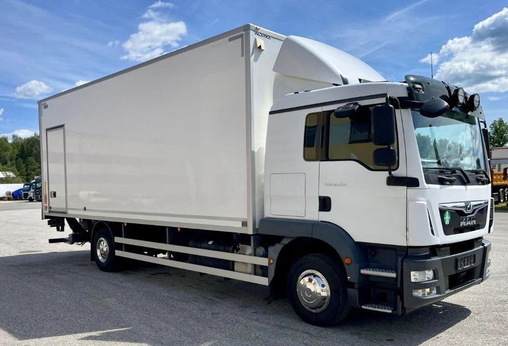MAN TGM 12.250 / TGL / IZOTERMA / WINDA / 18 EUROPALET / SYPIALKA / AUTOMAT / 2018 ROK - Camion isothermique: photos 2 MAN TGM 12.250 / TGL / IZOTERMA / WINDA / 18 EUROPALET / SYPIALKA / AUTOMAT / 2018 ROK - Camion isothermique: photos 2