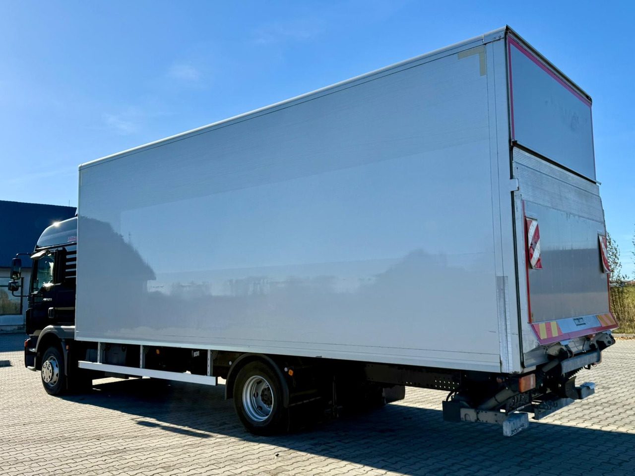 MAN TGM 12.290 / TGL / KONTENER / WINDA / 18 EUROPALET / SYPIALKA / - Camion fourgon: photos 5 MAN TGM 12.290 / TGL / KONTENER / WINDA / 18 EUROPALET / SYPIALKA / - Camion fourgon: photos 5