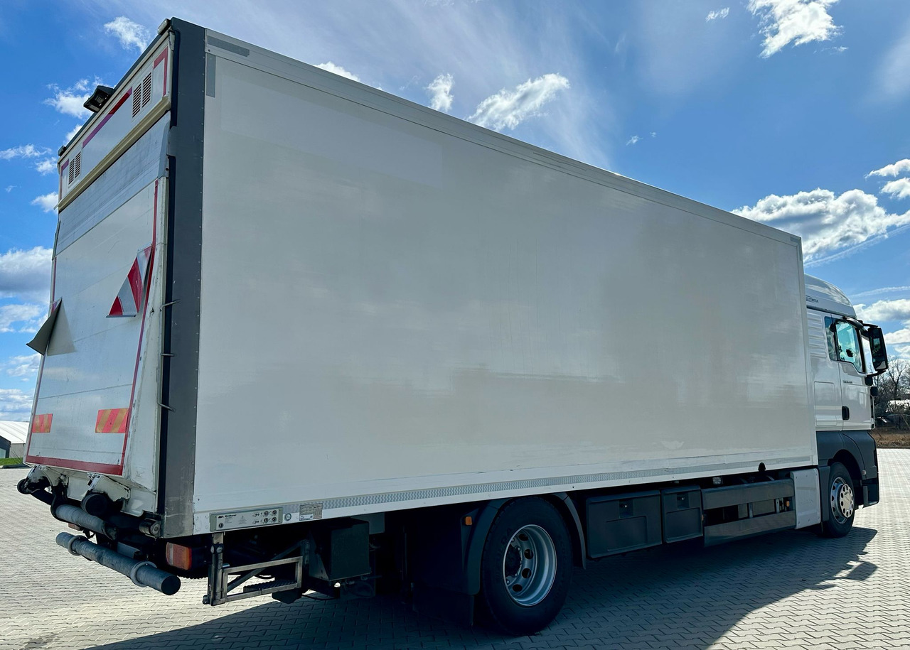 MAN TGX 18.360 / CHŁODNIA / WINDA / AUTOMAT / 19 EUROPALET / THERMO KING / SYPIALKA / SPROWADZONY - Camion frigorifique: photos 4 MAN TGX 18.360 / CHŁODNIA / WINDA / AUTOMAT / 19 EUROPALET / THERMO KING / SYPIALKA / SPROWADZONY - Camion frigorifique: photos 4