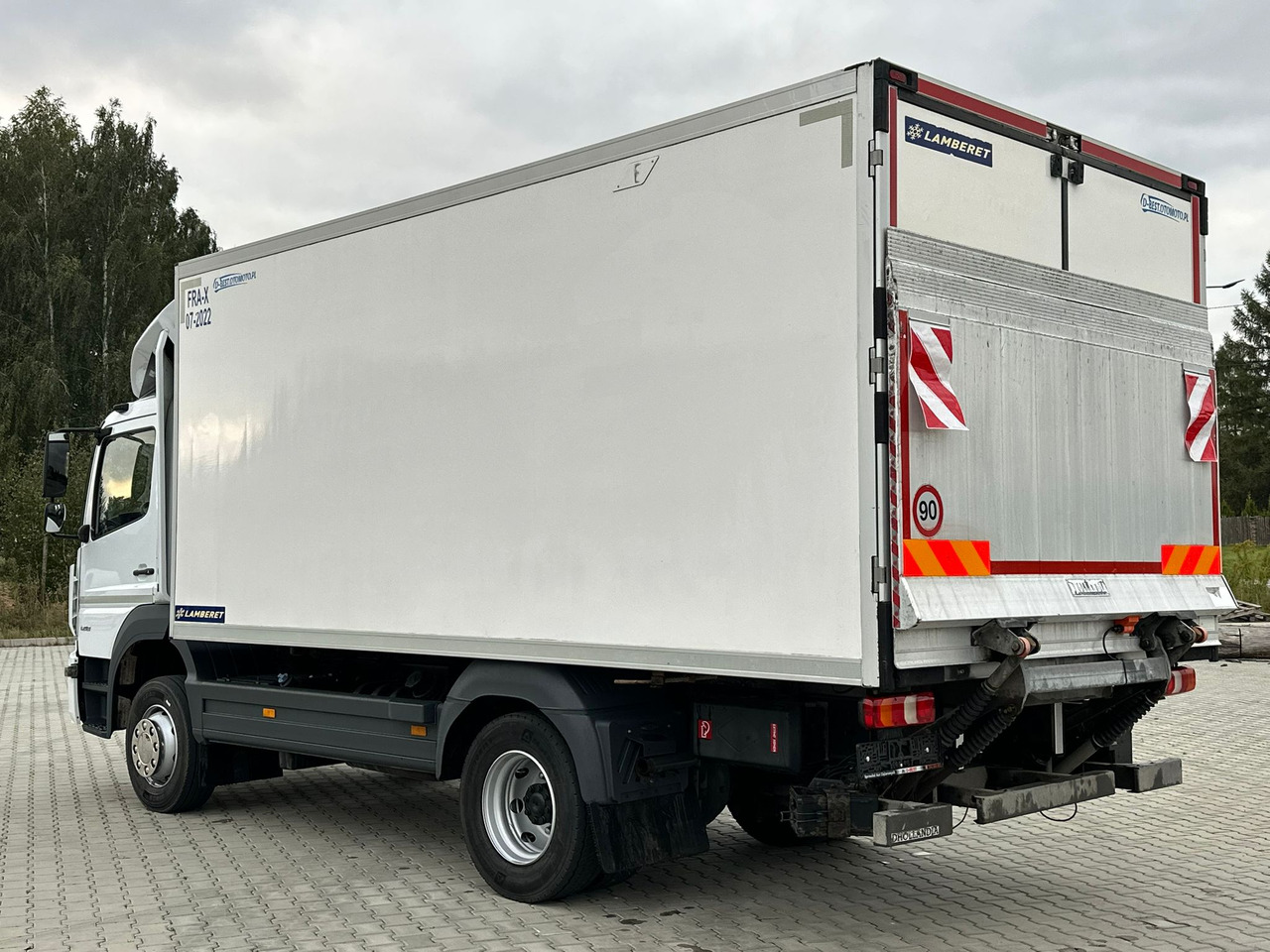 MERCEDES-BENZ ATEGO 1218 / CHŁODNIA / WINDA / 12 PALET / 5.10 M DŁUGOŚCI / AUTOMAT / LAMBERET / 5090 KG ŁADOWNOŚCI - Camion frigorifique: photos 3 MERCEDES-BENZ ATEGO 1218 / CHŁODNIA / WINDA / 12 PALET / 5.10 M DŁUGOŚCI / AUTOMAT / LAMBERET / 5090 KG ŁADOWNOŚCI - Camion frigorifique: photos 3