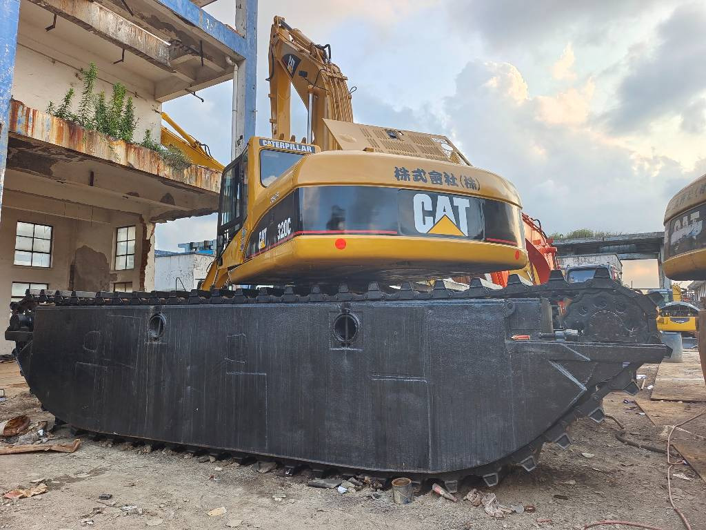 CAT 320 C - Excavatrice amphibie: photos 4 CAT 320 C - Excavatrice amphibie: photos 4