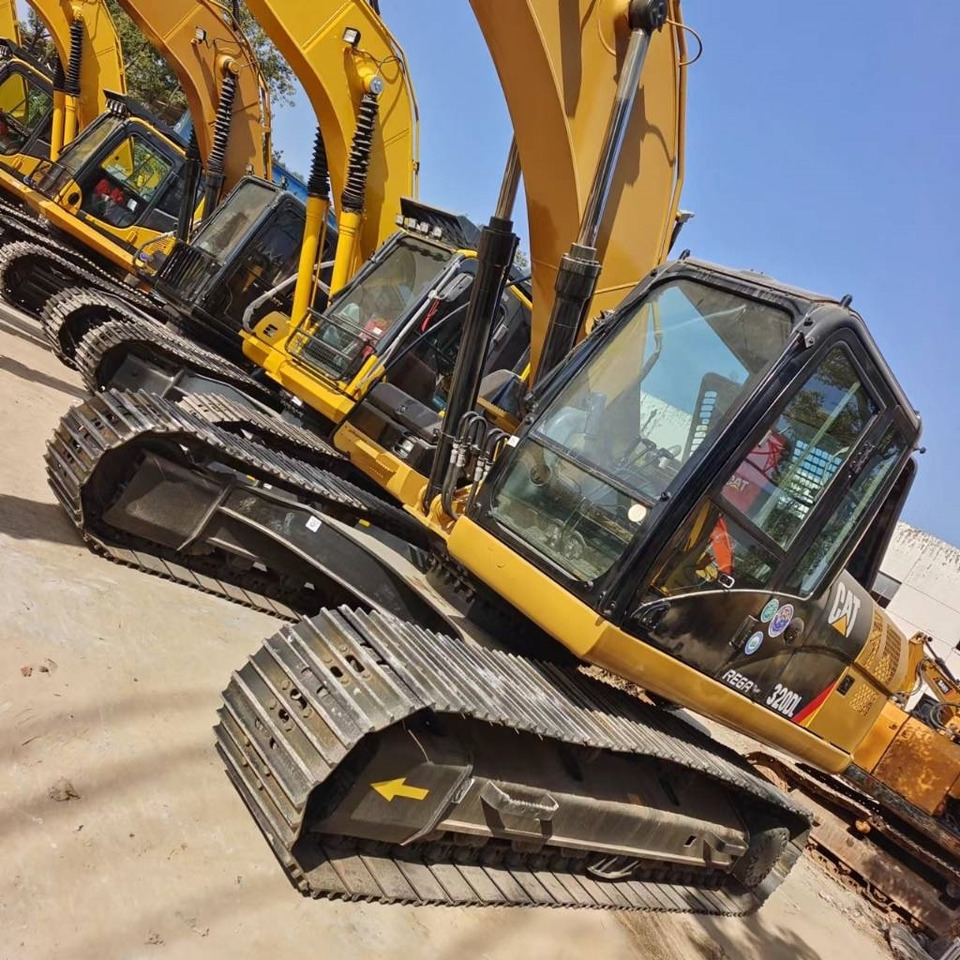 CAT 320 D L - Pelle sur chenille: photos 3 CAT 320 D L - Pelle sur chenille: photos 3
