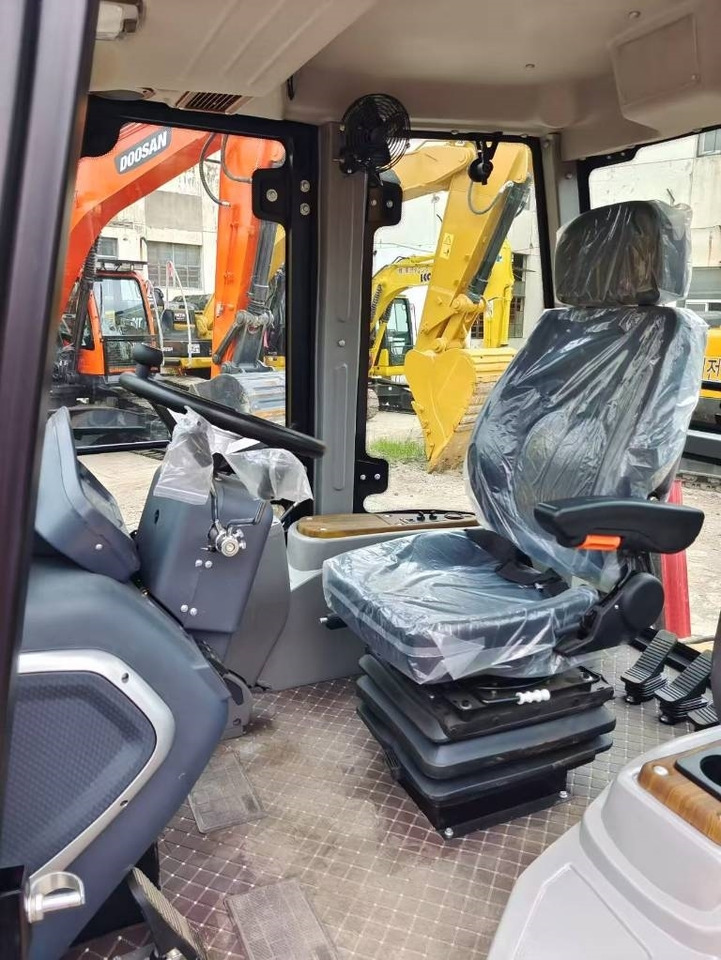 CAT 420 F 100% brand new machine - Tractopelle: photos 2 CAT 420 F 100% brand new machine - Tractopelle: photos 2