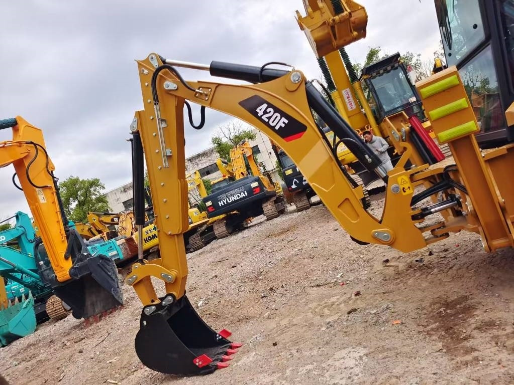 CAT 420 F - Tractopelle: photos 4 CAT 420 F - Tractopelle: photos 4