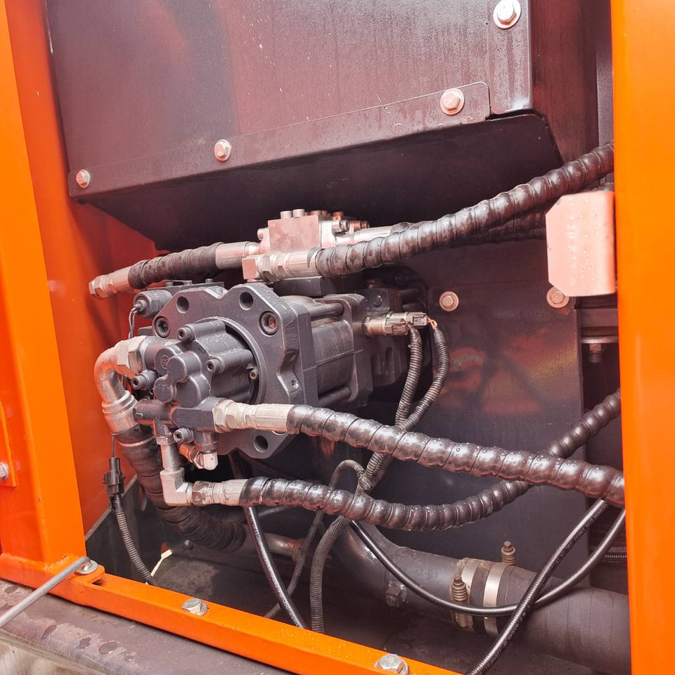 Doosan DX 150 LC - Pelle sur chenille: photos 3 Doosan DX 150 LC - Pelle sur chenille: photos 3