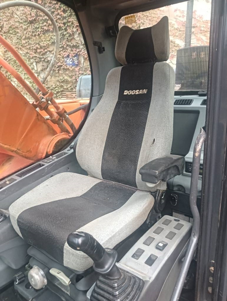 Doosan DX 300 LC-9C - Pelle sur chenille: photos 5 Doosan DX 300 LC-9C - Pelle sur chenille: photos 5
