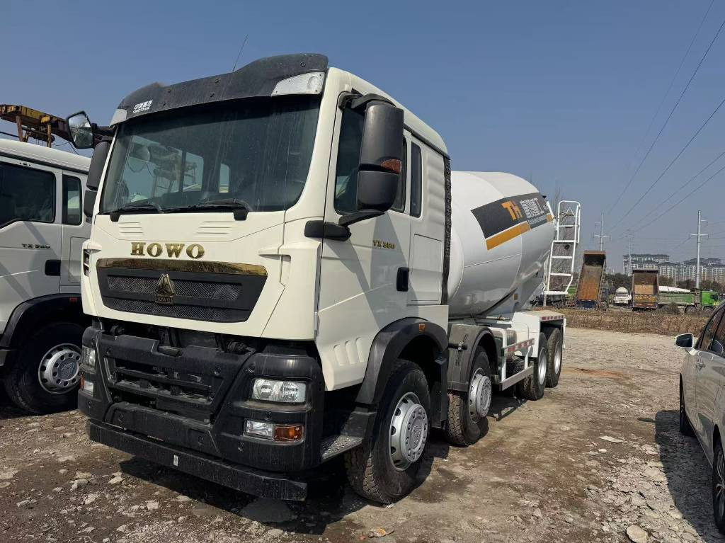 Howo 100% New and used - Camion citerne: photos 1 Howo 100% New and used - Camion citerne: photos 1