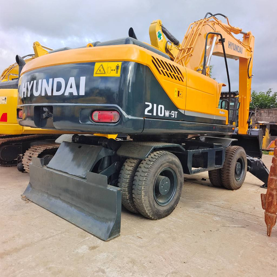 Hyundai 210W-9 - Pelle sur pneus: photos 4 Hyundai 210W-9 - Pelle sur pneus: photos 4