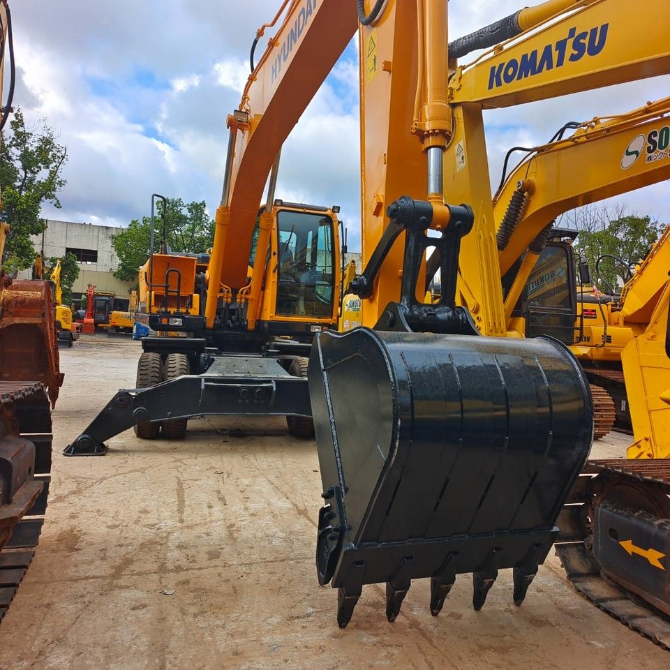 Hyundai HW 210 A - Pelle sur chenille: photos 5 Hyundai HW 210 A - Pelle sur chenille: photos 5