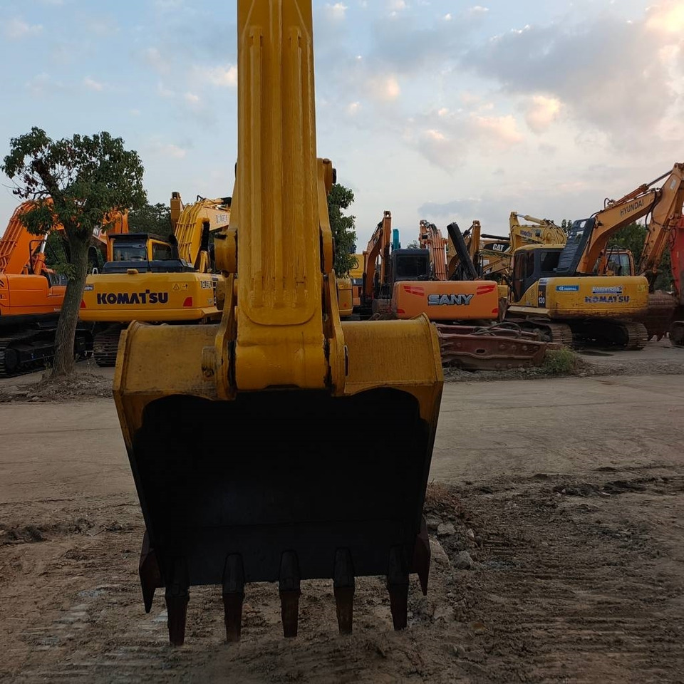 Komatsu PC 200 - Pelle sur chenille: photos 4 Komatsu PC 200 - Pelle sur chenille: photos 4