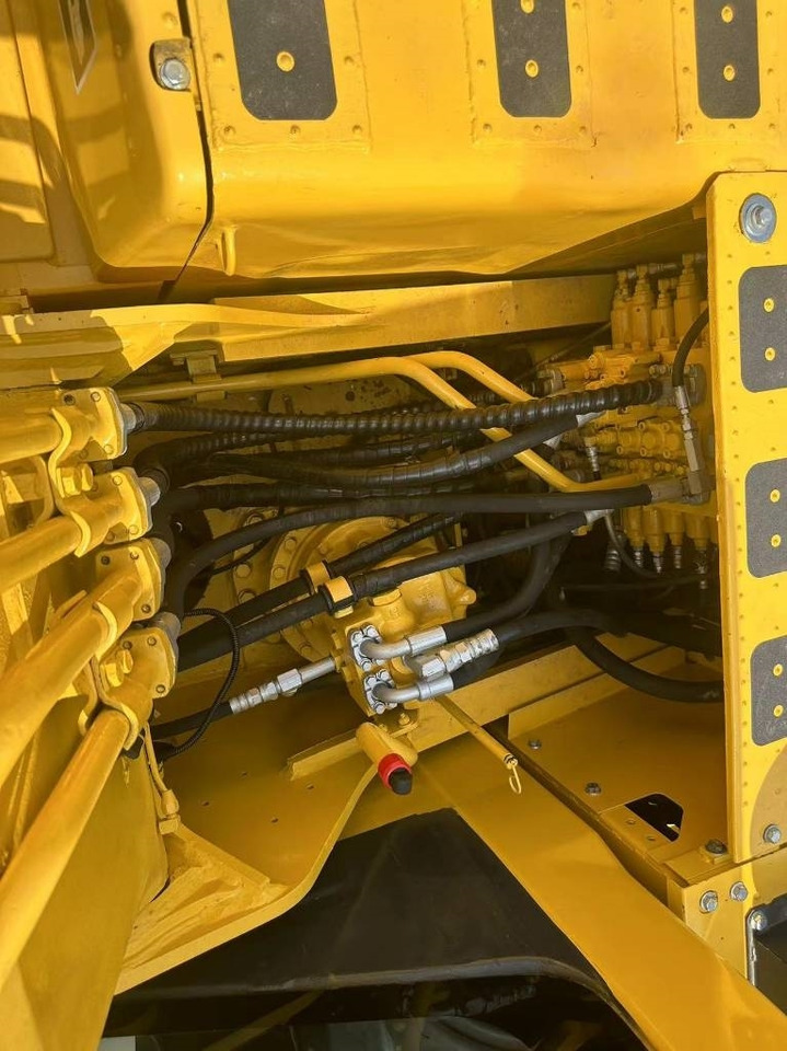 Komatsu PC 220 - Pelle sur chenille: photos 5 Komatsu PC 220 - Pelle sur chenille: photos 5