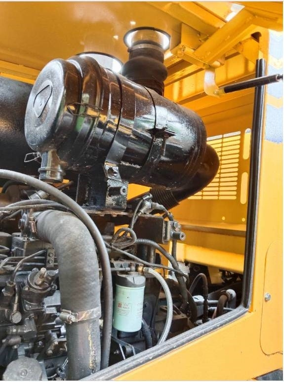 Komatsu WA 320-5 - Chargeuse sur pneus: photos 4 Komatsu WA 320-5 - Chargeuse sur pneus: photos 4