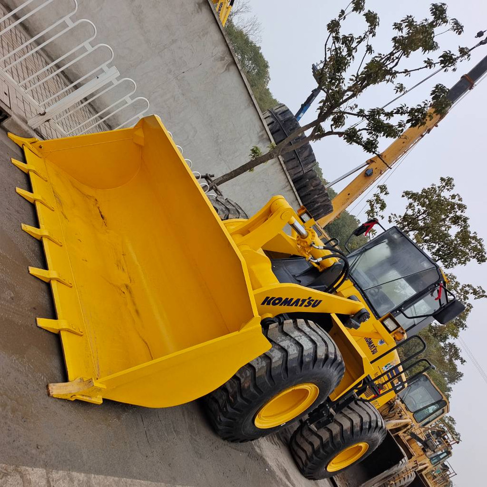 Komatsu WA 380-3 - Chargeuse sur pneus: photos 5 Komatsu WA 380-3 - Chargeuse sur pneus: photos 5