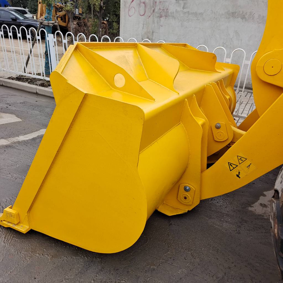 Komatsu WA 380-3 - Chargeuse sur pneus: photos 2 Komatsu WA 380-3 - Chargeuse sur pneus: photos 2