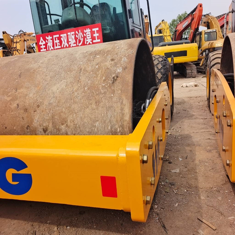 XCMG XS 143J - Compacteur à pieds de mouton/ Monocylindre: photos 3 XCMG XS 143J - Compacteur à pieds de mouton/ Monocylindre: photos 3