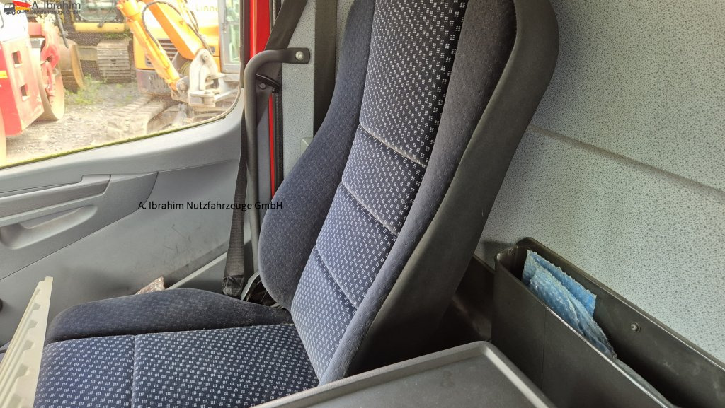 Mercedes-Benz 1222 Werkstattkoffer mit Regalsystem - Camion fourgon: photos 5 Mercedes-Benz 1222 Werkstattkoffer mit Regalsystem - Camion fourgon: photos 5