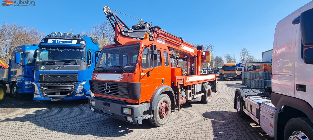 Mercedes-Benz 1722 Dachdeckerkran Cormach 30000 TECH, - Camion grue, Camion plateau: photos 1 Mercedes-Benz 1722 Dachdeckerkran Cormach 30000 TECH, - Camion grue, Camion plateau: photos 1
