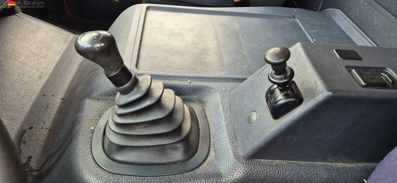 Mercedes-Benz 823 LBW | Radstand 4900 mm | 7.2 m Pritsche Klima | 3 Pedals - Utilitaire rideaux coulissants (PLSC): photos 3 Mercedes-Benz 823 LBW | Radstand 4900 mm | 7.2 m Pritsche Klima | 3 Pedals - Utilitaire rideaux coulissants (PLSC): photos 3