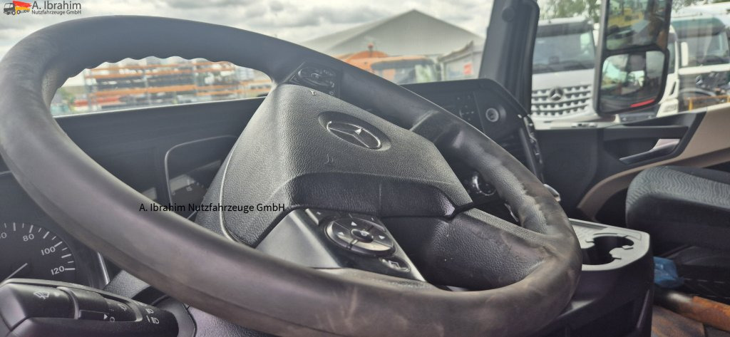 Mercedes-Benz 1836 Motorschaden ! - Tracteur routier: photos 2 Mercedes-Benz 1836 Motorschaden ! - Tracteur routier: photos 2