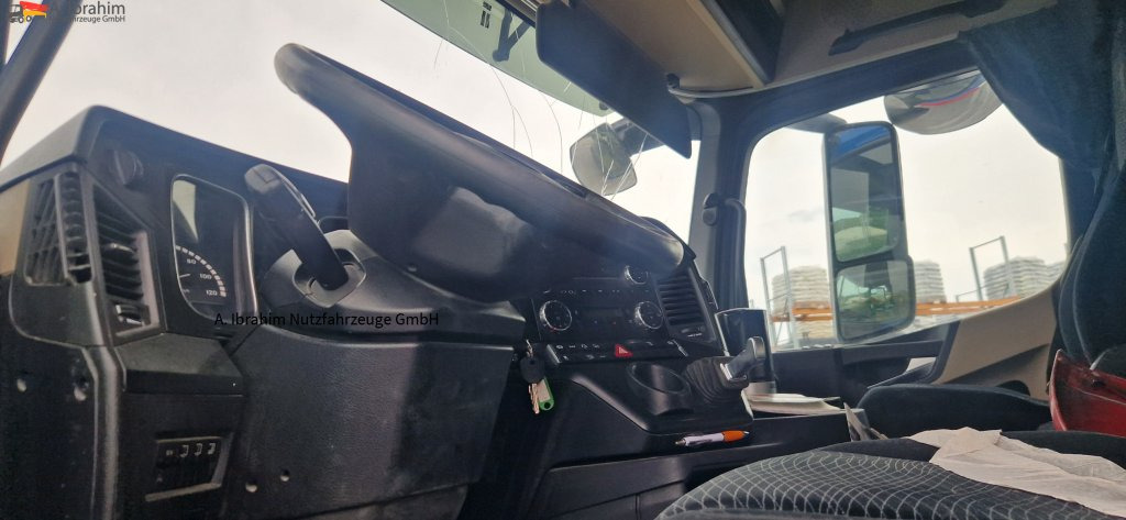 Mercedes-Benz 1843 DB 1843 mit PTU für Kompressor Unfall, bedingt fahrbereit. Video vorh. - Tracteur routier: photos 3 Mercedes-Benz 1843 DB 1843 mit PTU für Kompressor Unfall, bedingt fahrbereit. Video vorh. - Tracteur routier: photos 3