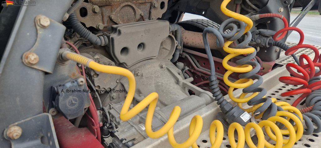 Mercedes-Benz 1843 DB 1843 mit PTU für Kompressor Unfall, bedingt fahrbereit. Video vorh. - Tracteur routier: photos 5 Mercedes-Benz 1843 DB 1843 mit PTU für Kompressor Unfall, bedingt fahrbereit. Video vorh. - Tracteur routier: photos 5