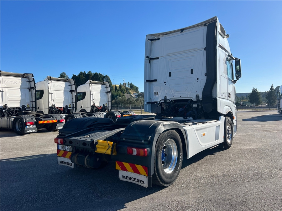 MERCEDES-BENZ 1863 AMG / RETARDER - Tracteur routier: photos 4 MERCEDES-BENZ 1863 AMG / RETARDER - Tracteur routier: photos 4