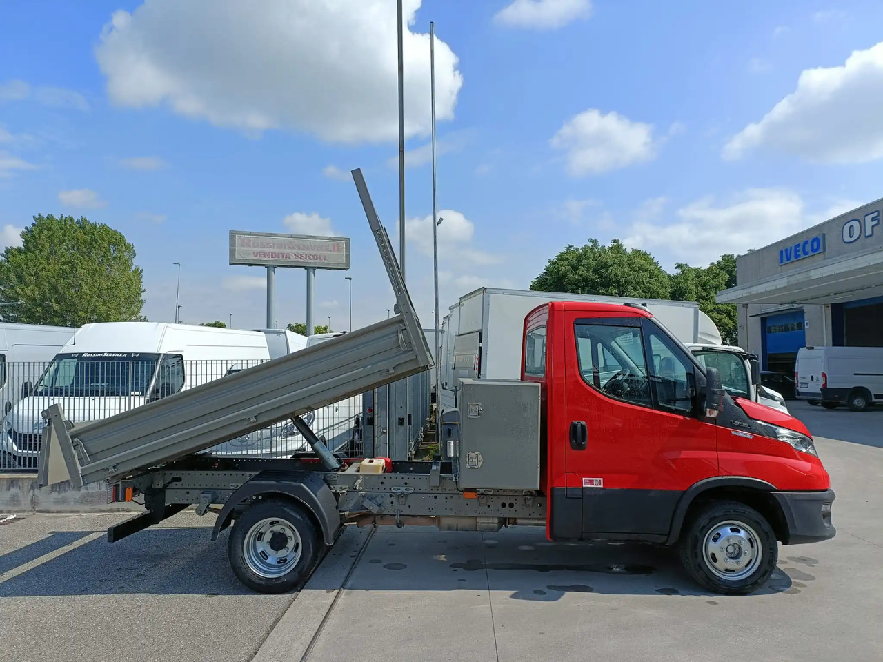 IVECO DAILY 35C12 RIBALTABILE - Utilitaire benne: photos 4 IVECO DAILY 35C12 RIBALTABILE - Utilitaire benne: photos 4