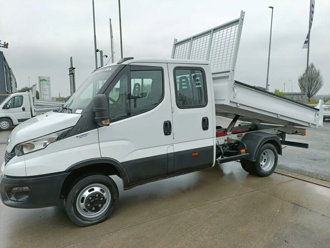 IVECO DAILY 35C14 DOPPIA CABINA RIBALTABILE 2.3 - Utilitaire benne: photos 2 IVECO DAILY 35C14 DOPPIA CABINA RIBALTABILE 2.3 - Utilitaire benne: photos 2