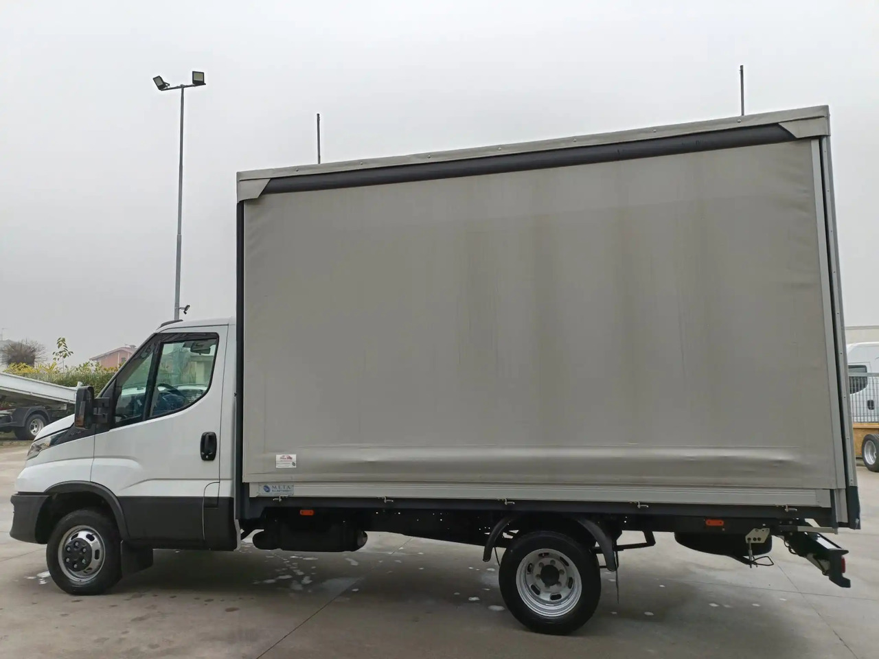 IVECO DAILY 35C16 3000 cc KM 0 - Utilitaire rideaux coulissants (PLSC): photos 3 IVECO DAILY 35C16 3000 cc KM 0 - Utilitaire rideaux coulissants (PLSC): photos 3