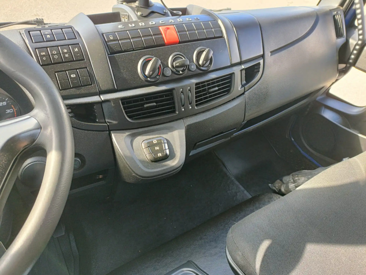 IVECO EUROCARGO 160E25P - Châssis cabine: photos 2 IVECO EUROCARGO 160E25P - Châssis cabine: photos 2