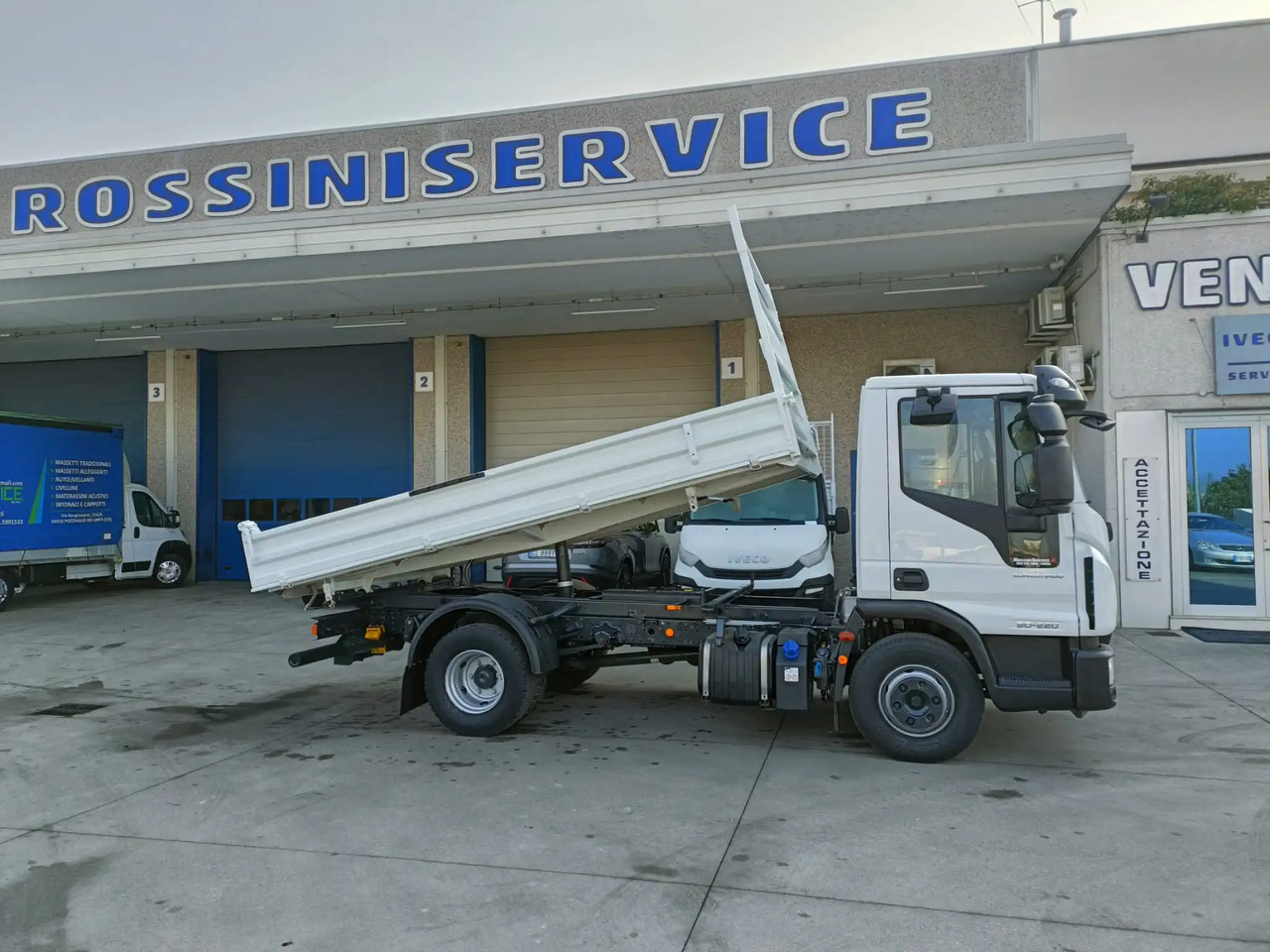 IVECO EUROCARGO 80E22K - Camion benne: photos 4 IVECO EUROCARGO 80E22K - Camion benne: photos 4